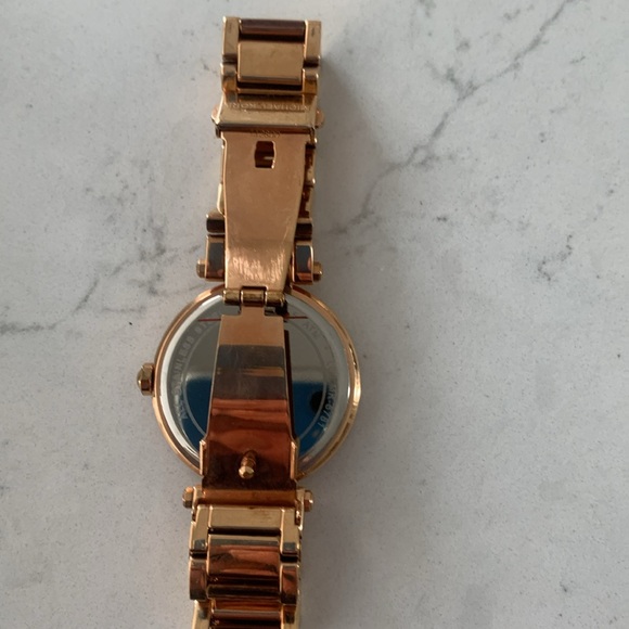 Woman’s watch main image 5